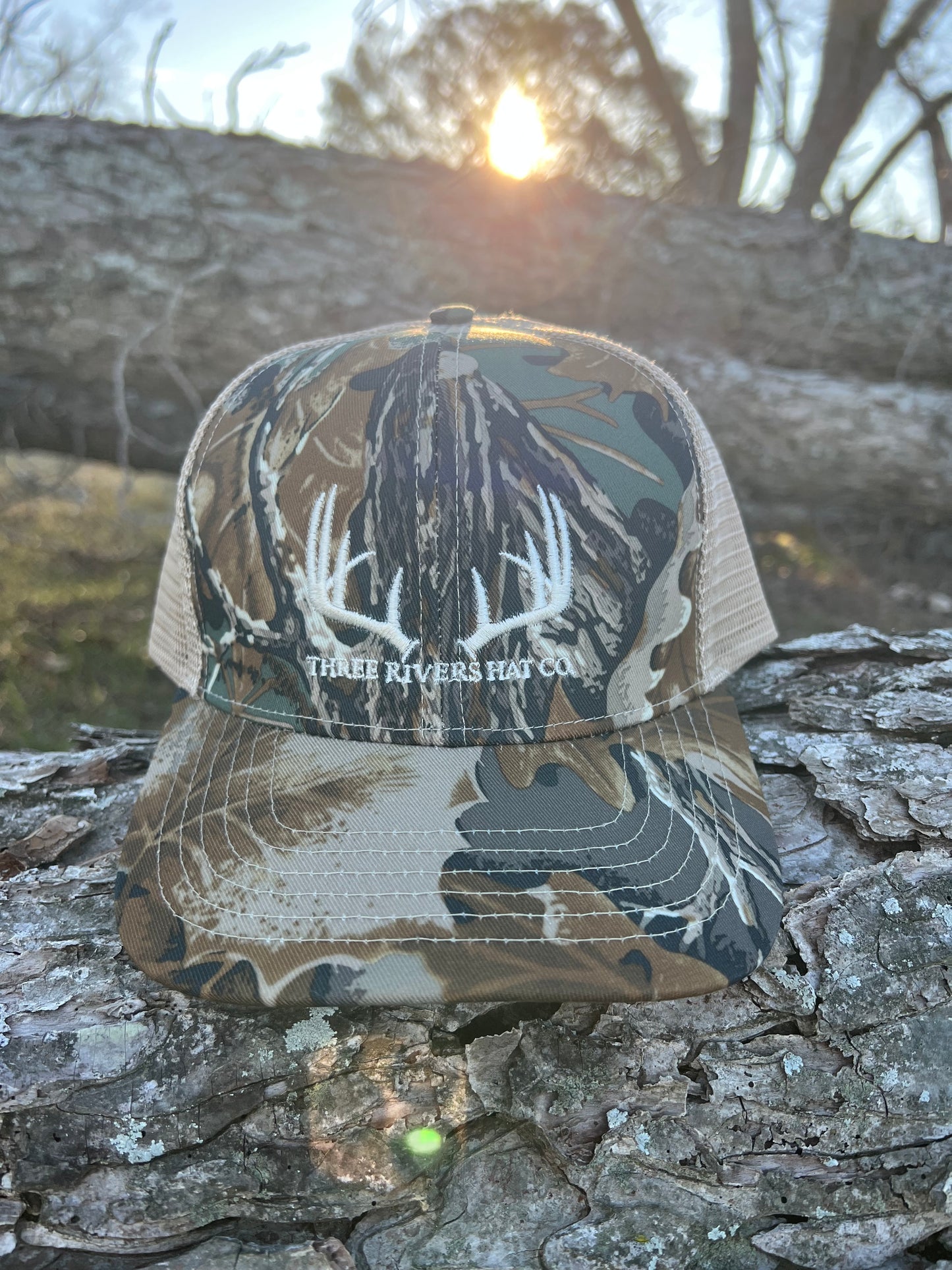 Classic Whitetail Rack - Trucker Snapback - Realtree Camo