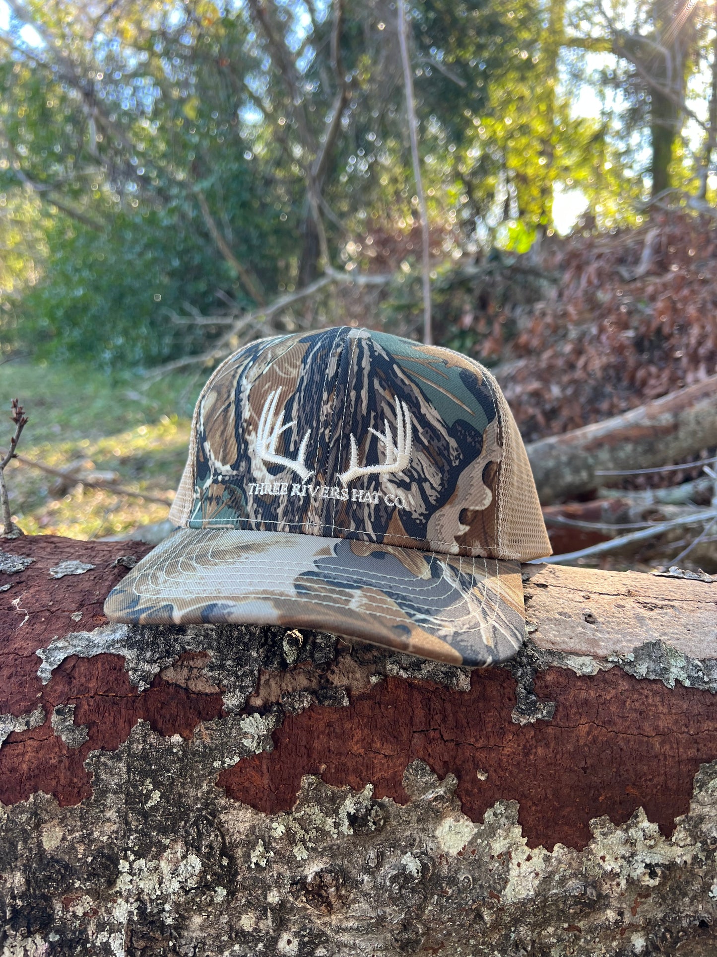 Classic Whitetail Rack - Trucker Snapback - Realtree Camo