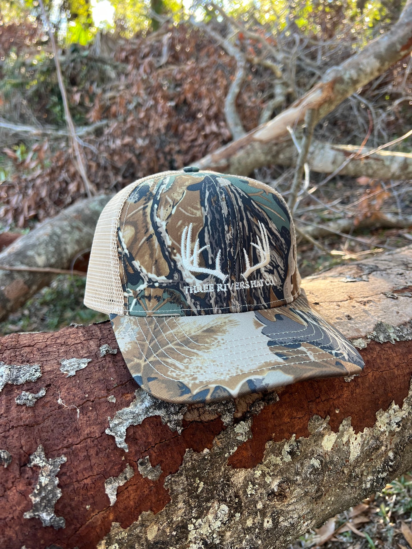 Classic Whitetail Rack - Trucker Snapback - Realtree Camo