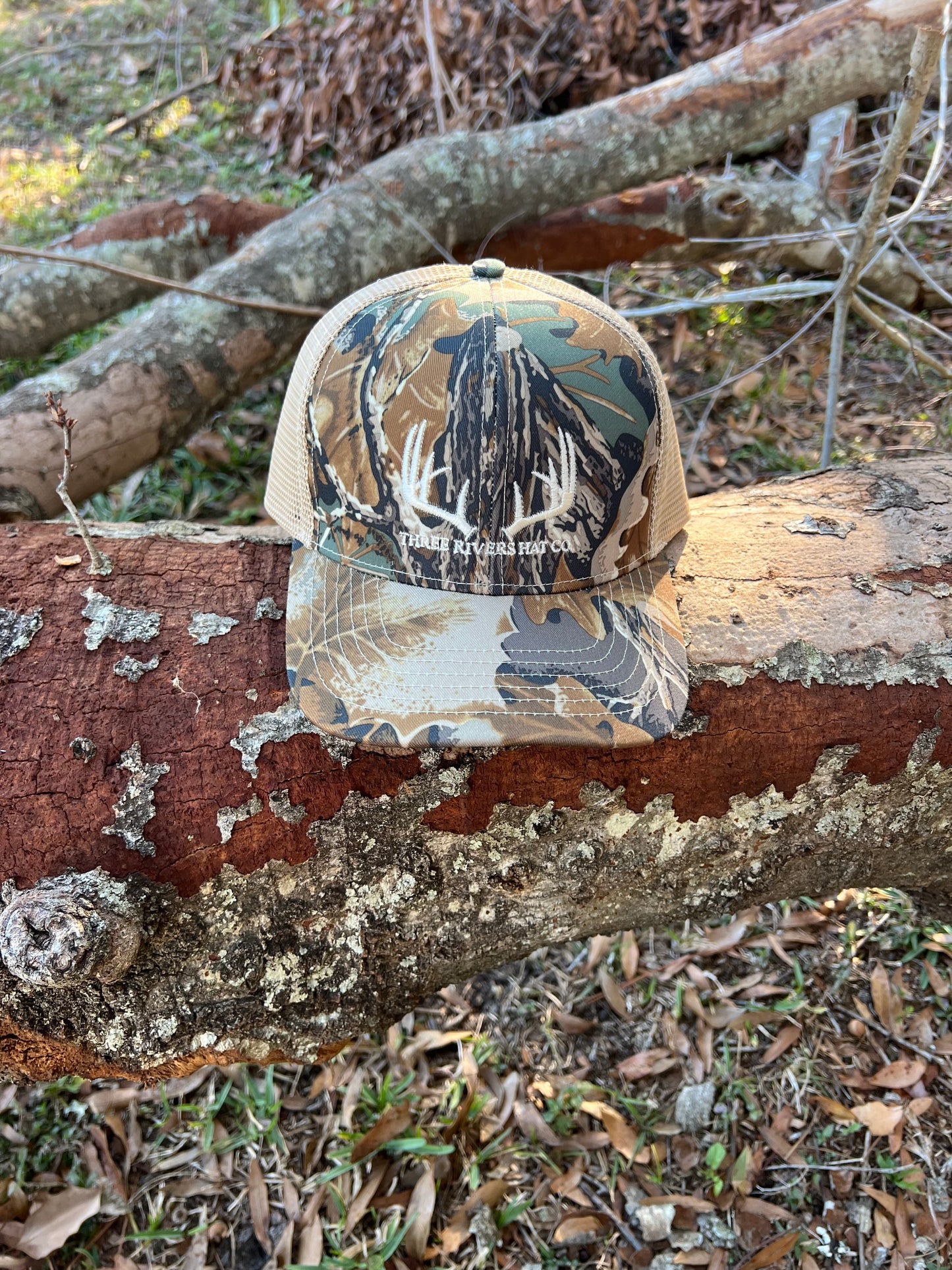 Classic Whitetail Rack - Trucker Snapback - Realtree Camo