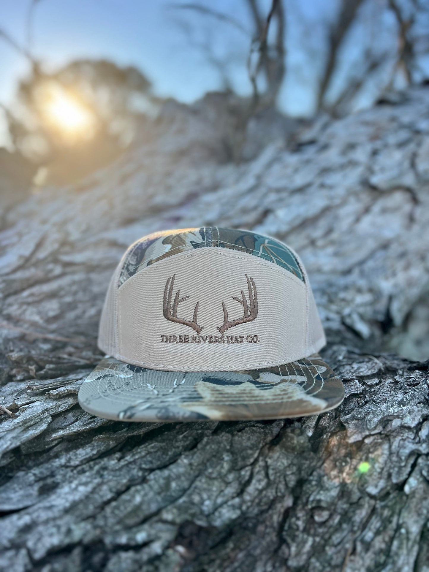 Classic Whitetail Rack - Flatbill Snapback - Realtree Camo