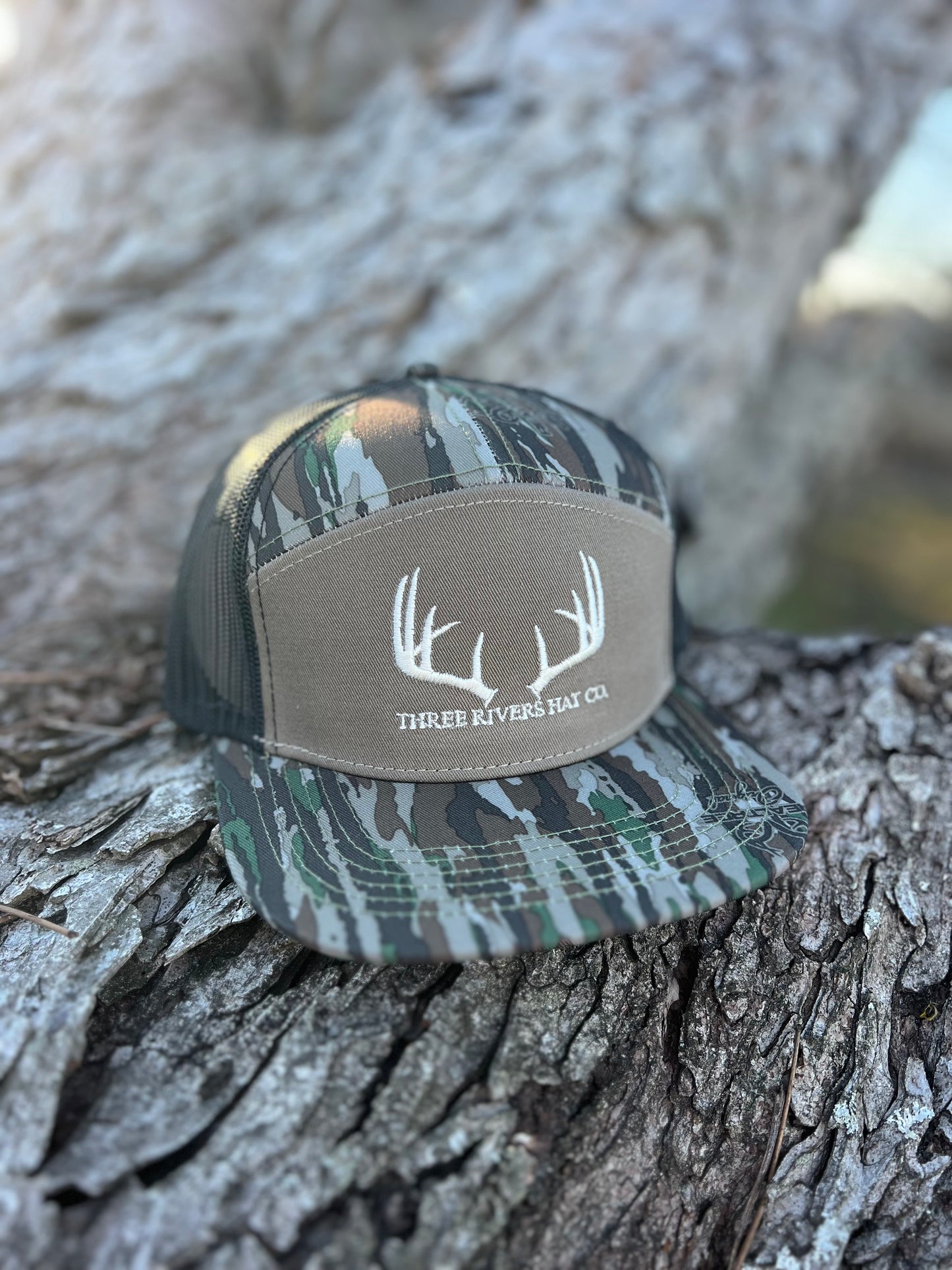 Classic Whitetail Rack - Flatbill Snapback - Realtree Camo