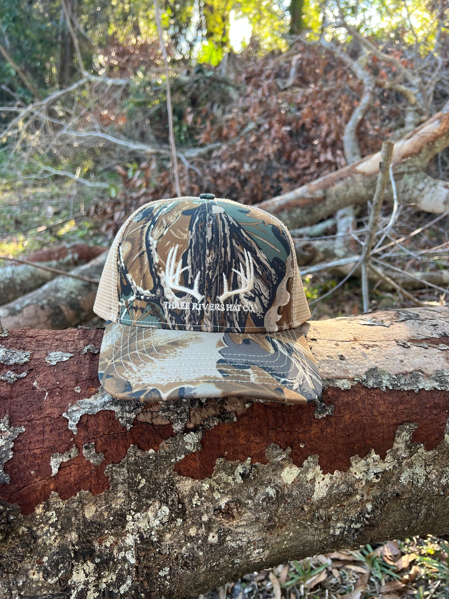 Classic Whitetail Rack - Trucker Snapback - Realtree Camo