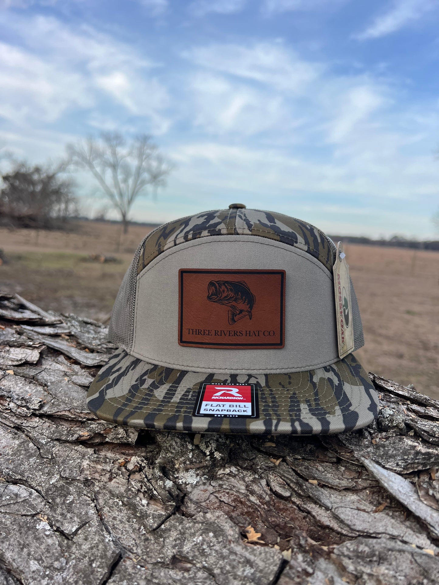 Bass Silhouette - Flatbill Snapback - Richardson 168P Camo