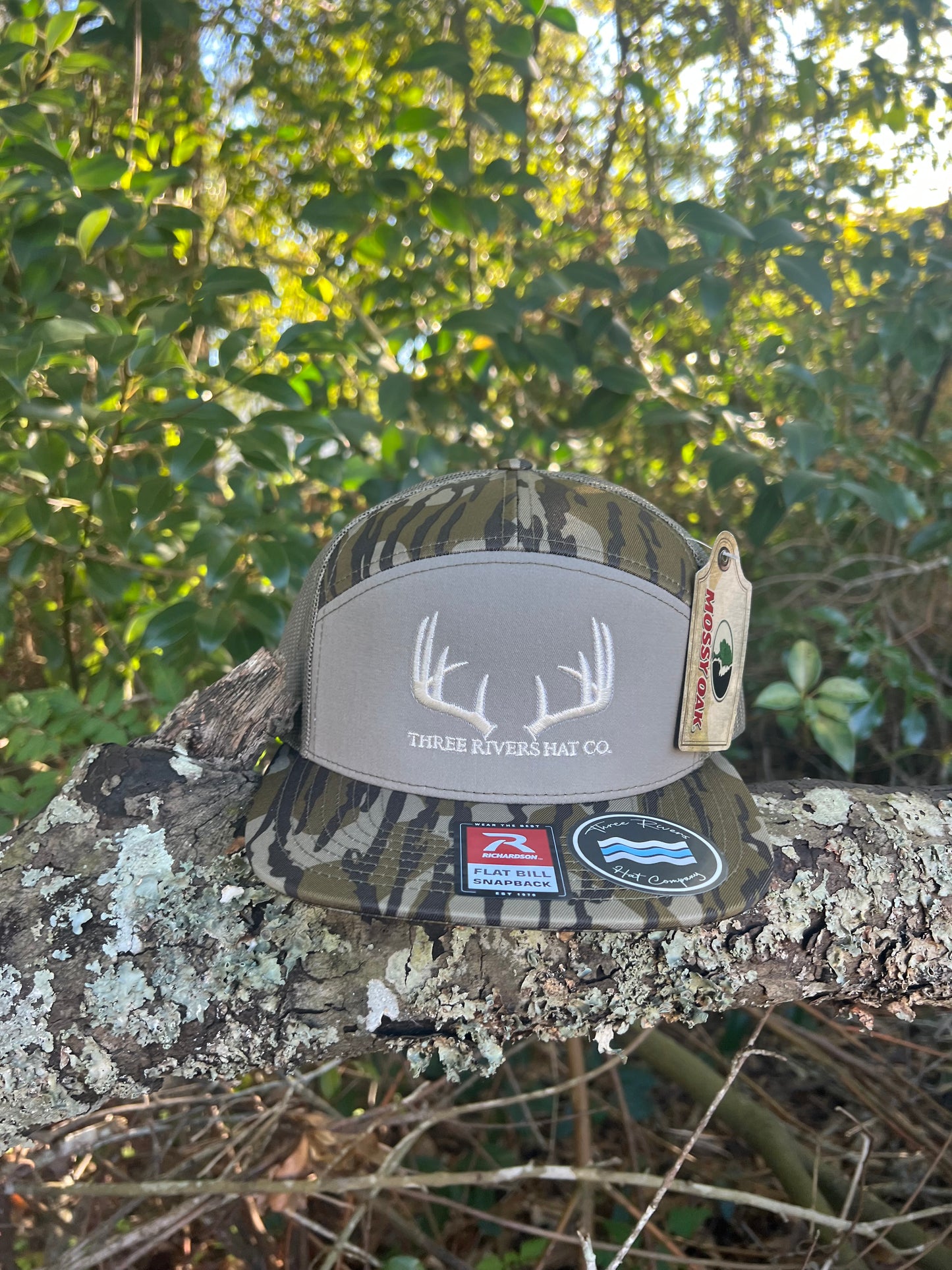 Classic Whitetail Rack - Flatbill Snapback - Richardson 168P Mossy Oak Bottomland