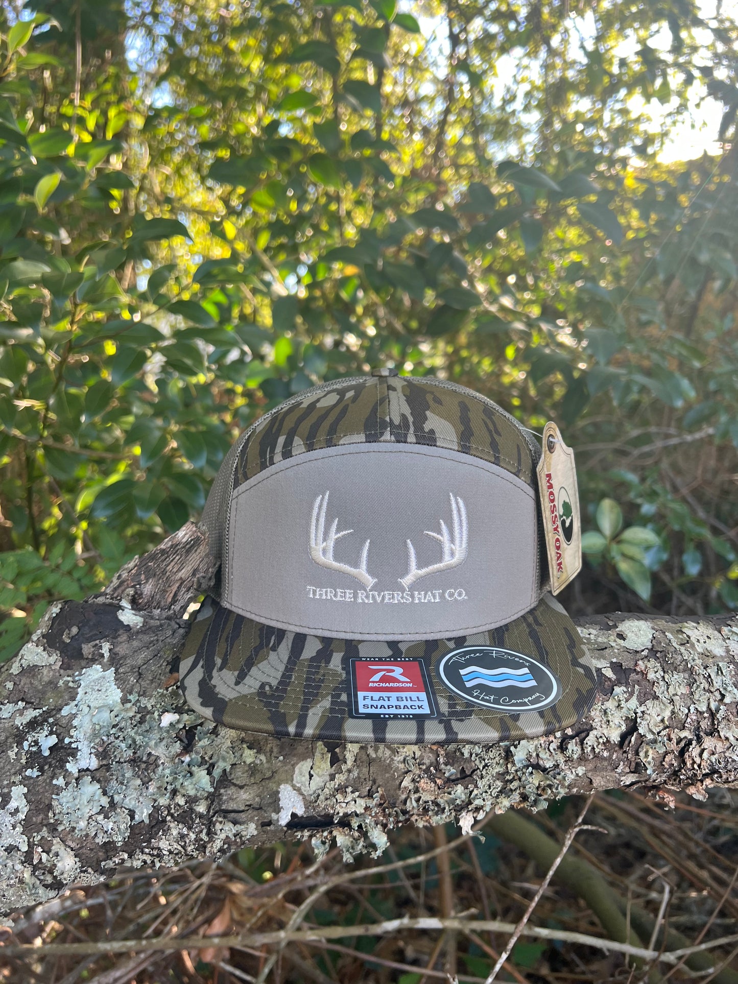 Classic Whitetail Rack - Flatbill Snapback - Richardson 168P Mossy Oak Bottomland