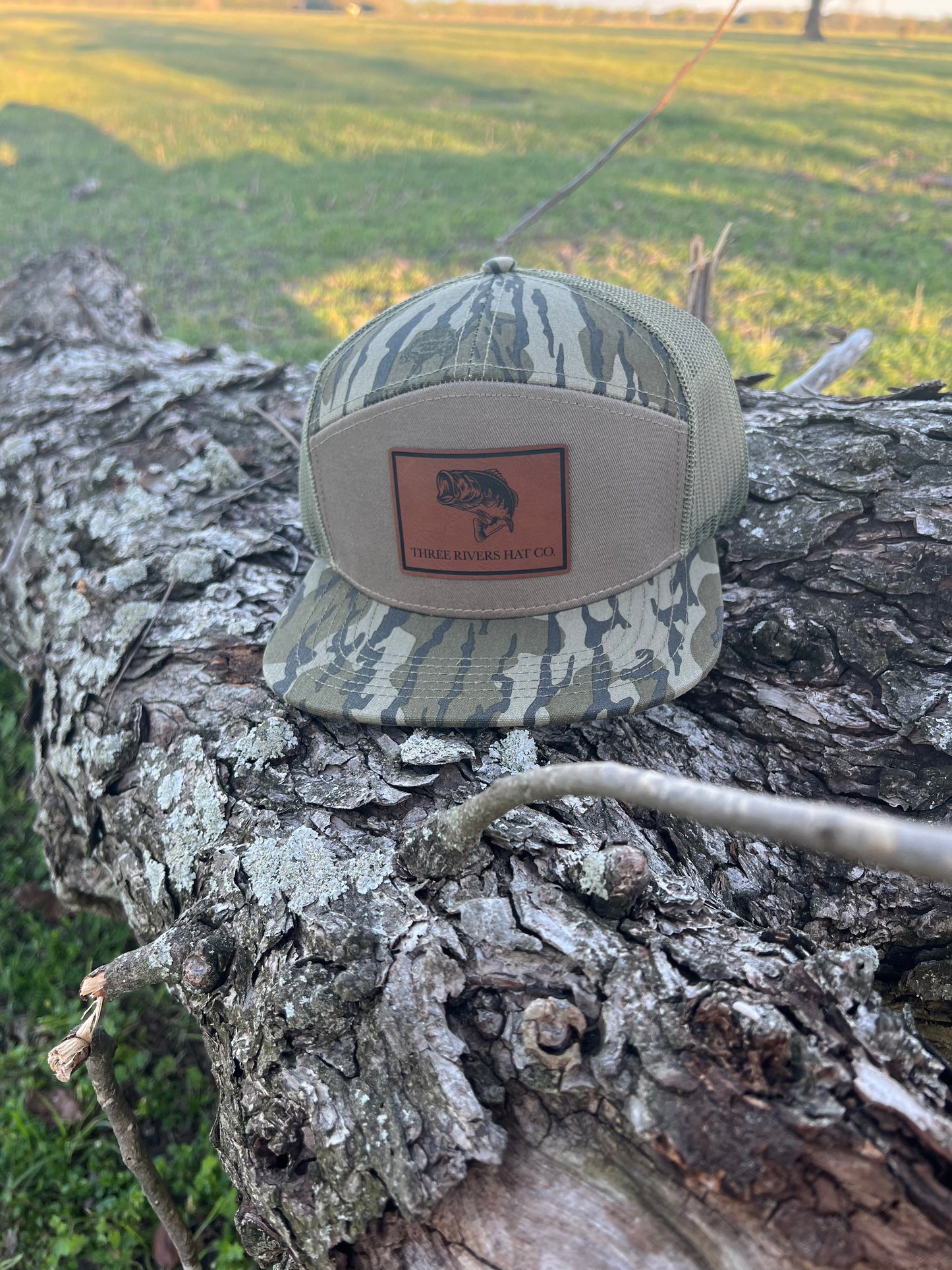 Bass Silhouette - Flatbill Snapback - Mossy Oak Camo