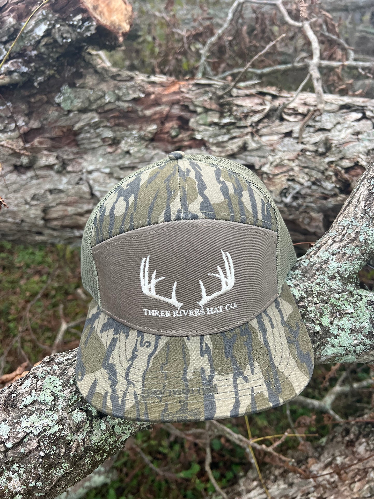 Classic Whitetail Rack - Flatbill Snapback - Mossy Oak Camo