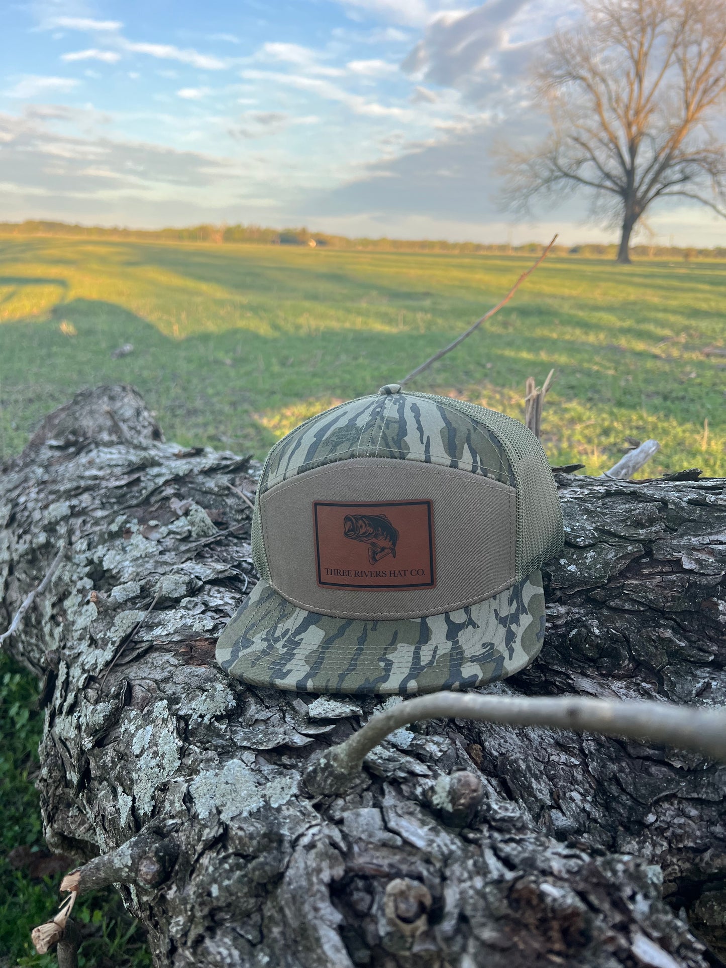 Bass Silhouette - Flatbill Snapback - Mossy Oak Camo